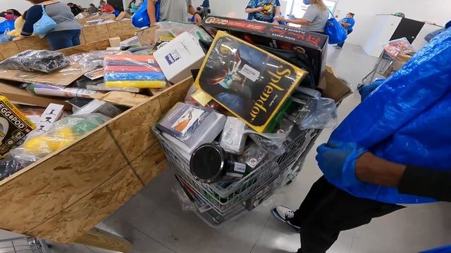 I Took The New GoPro Hero 9 On A Trip To That Crazy Amazon Overstock Store! смотреть онлайн