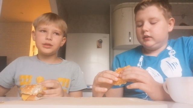 Попробовали новый А4 бокс и другие позиции из Burger King. смотреть онлайн