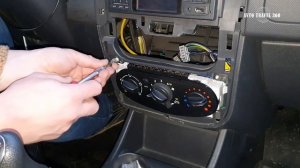 Как заменить лампочки подсветки на панели приборов в Лада Ларгус? Дешево и быстро - смотри и делай!