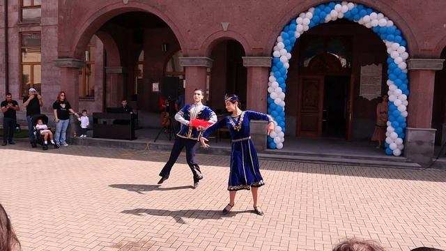 Ансамбль "Нарек" | День открытых дверей в школе "Армат" смотреть онлайн