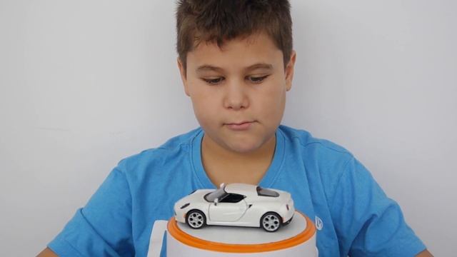 Alfa Romeo 4C металлическая машинка Kinsmart смотреть онлайн