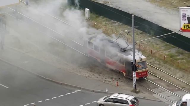 Горел трамвай восьмой номер (18 07 2013 Киев, Позняки) смотреть онлайн