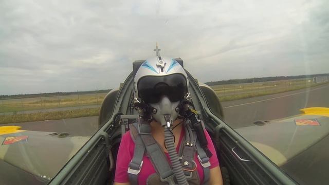 Kampfjetflug L-39 Albatros - Paderborn 31.07.2022 - auf gehts zur Startbahn - TopGun смотреть онлайн