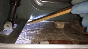 Установка антивибрационных подставок под дальние ножки стиралки..mp4