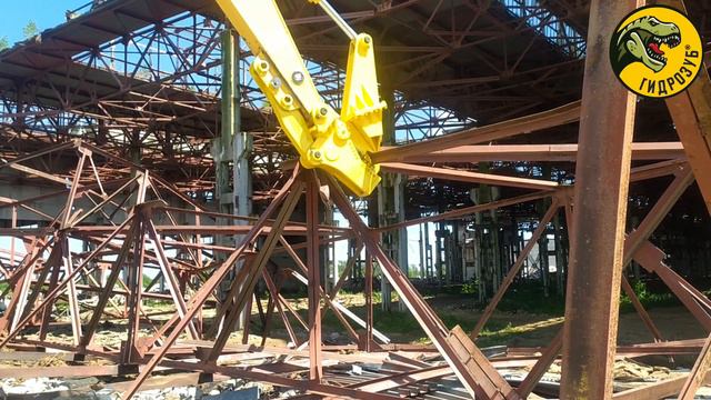 Гидрозуб МН-30 производят демонтаж бывших цехов АЗЛК смотреть онлайн