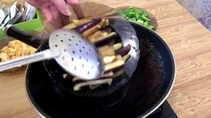 "Чисанчи" - баклажаны по-китайски с картошкой и перцем (地三鲜, Di sān xiān). Китайская кухня.