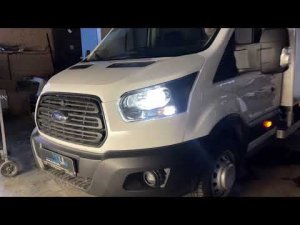 Вместо штатного галогена на Ford Transit 2021 установили bi-led модули Aozoom A13