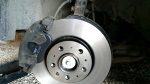 Замена переднего тормоза. Volvo S60. How to Replace Front Brakes.
