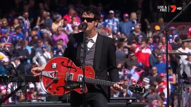 The Living End - Keep On Running & Prisoner Of Society (AFL Grand Final 2016)