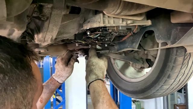 Замена масла АКПП VW TIGUAN (VW TIGUAN automatic transmission oil change) смотреть онлайн
