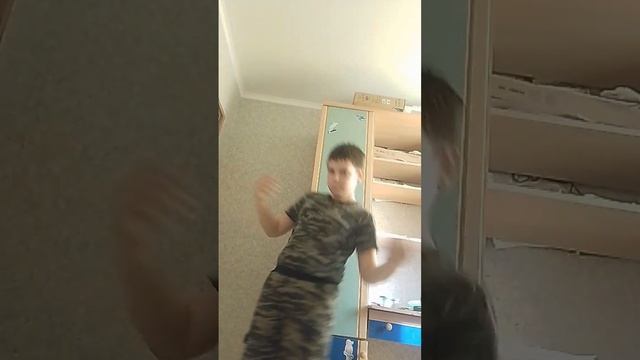 ребят прошлое видео с танцем было немного недоочено и не доучил танец А теперь он лучше смотреть онлайн