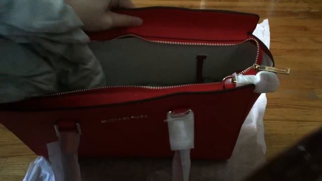 Unboxing Michael Kors Large Selma Satchel in Mandarin (ASMR video) смотреть онлайн