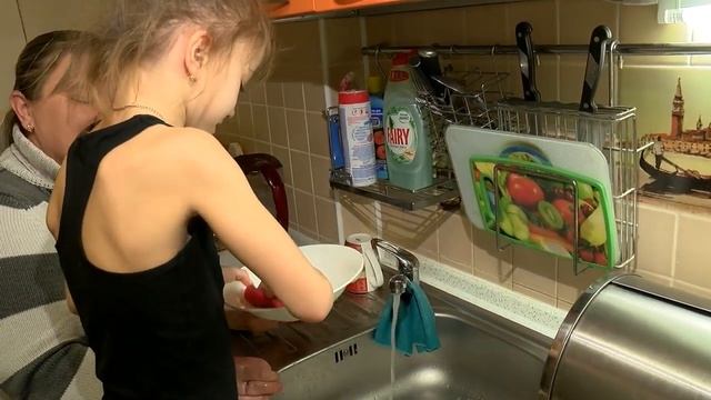 В гостях у многодетной семьи с приемными детьми смотреть онлайн