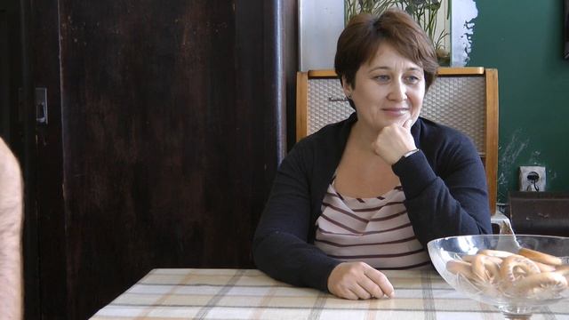 Мама стеснялась торговать на рынке, а мы с братом любили. Петушки на палочке, рыбки и пистолетики. смотреть онлайн