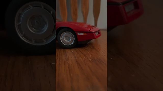1984 Chevrolet Corvette 1:18 Scale AutoArt Model смотреть онлайн