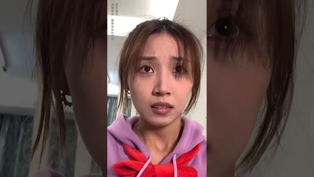 包租婆手癢卻找不到理由揍她，芋頭假裝聽話上演母女怨，把包租婆嚇得話都說不出來！ 【芋頭快跑】 смотреть онлайн