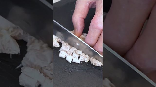 鶏肉と白菜の旨味スープが身体に沁みわたる鶏煮込みうどん