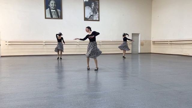Урок узбекского танца. Педагог Машхура Толибовна. смотреть онлайн