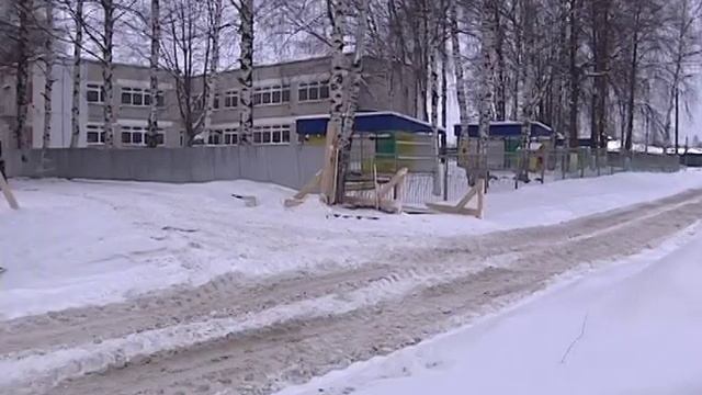 «Дежурный по городу»: жители Ярославля боятся упасть в яму возле детского сада смотреть онлайн