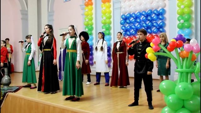 Лезгинка, кавказские танцы в Саратове, кавказцы танцуют в школе смотреть онлайн
