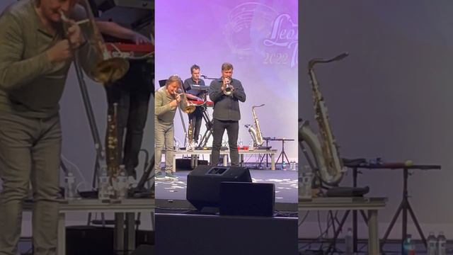 Leonid and Friends 10/14/22 Chicago’s Color My World смотреть онлайн