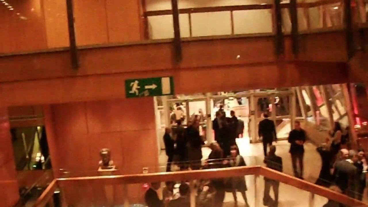 Un Russe Qui Parle Français.Cannes.MIPIM Awards 2012.Dans Le Hall,avant La Cérémonie