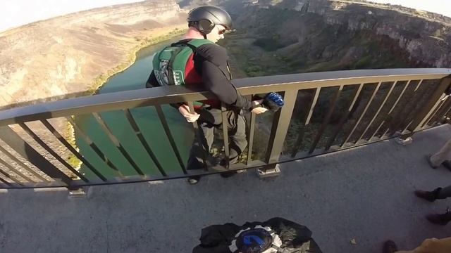 The beginning of a journey in B.A.S.E. Jumping смотреть онлайн
