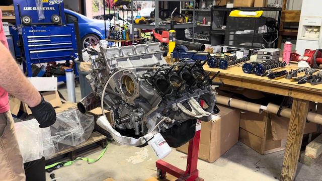 Building a 1600HP Coyote - Hoss's new Texas Speed Sleeved Gen 3 Coyote смотреть онлайн