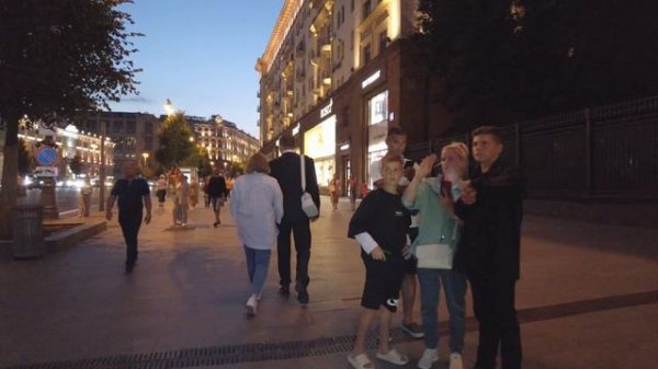 Moscow walks. Discover Moscow at night. Tverskaya there and back.