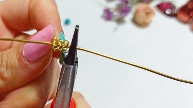 Wire Wrapping Tutorial - Easy Coiled Wire Hoop Earrings - Beaded Wire Jewelry DIY смотреть онлайн