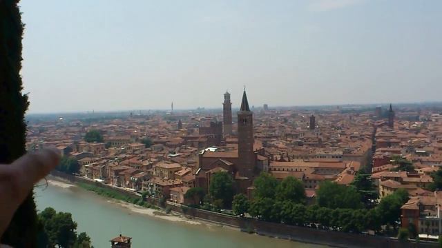 с высоты глядим на Верону, Италия смотреть онлайн
