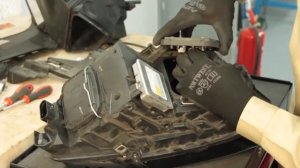 Снятие фар Audi Q5 и ремонт светодиодных ДХО