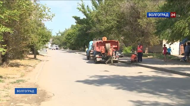 В Волгограде чистят ливневки смотреть онлайн