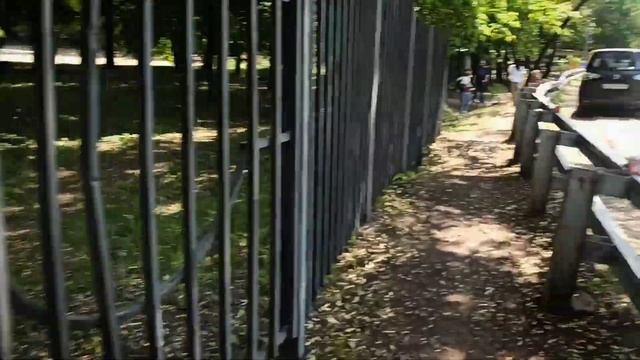 Черное и белое озеро, Прогулка по Москве