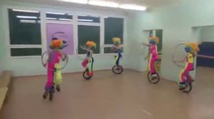 Студия акробатики ПАНТЕРА школа 657 Разноцветные клоуны моноциклисты