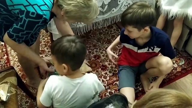Искренние эмоции детей на подарки! смотреть онлайн