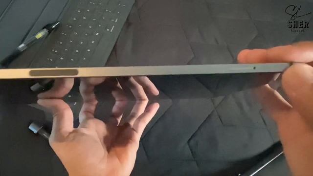 iPad Pro 4th Generation (12.9 inch) | How to insert and remove sim card смотреть онлайн