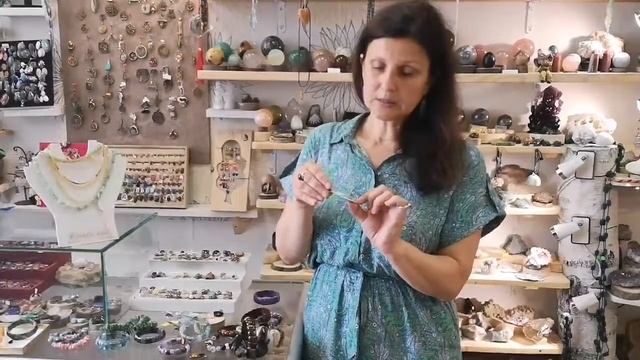 Браслеты, кольца, кулоны- как работают, во что наряжаться смотреть онлайн