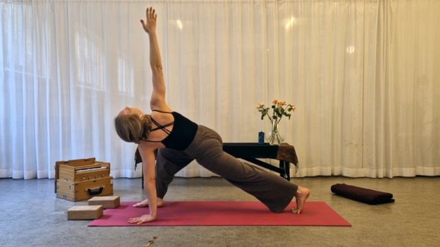Full Yoga Class: Spring Equinox Yoga Flow смотреть онлайн