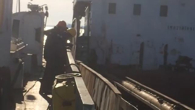 Плавдок 677 (Вы такого еще не видели!!! Подъем судна в доке!) смотреть онлайн