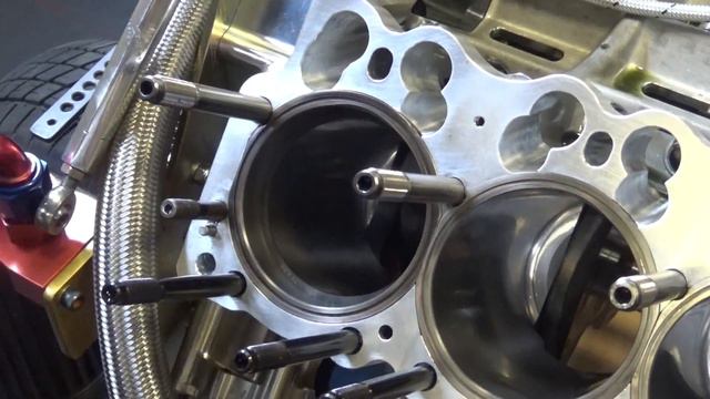 Brad Anderson V8 motor -Team Lambada- Changing Connecting Rods смотреть онлайн
