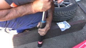 Замена передних амортизаторов  Ланос