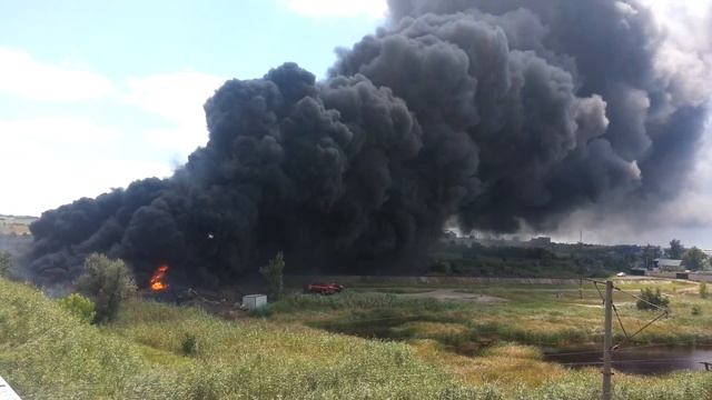 Валуйки, горит битум. 9 августа 2018 смотреть онлайн