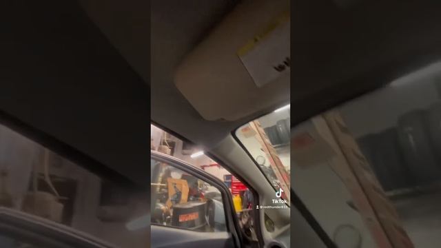 Nissan Versa repair смотреть онлайн