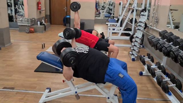 Нужно быть таким спортсменом, чтобы никто и не думал бы даже шутить над его умом. смотреть онлайн