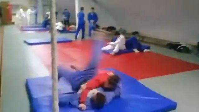 бросок через бедро смотреть онлайн