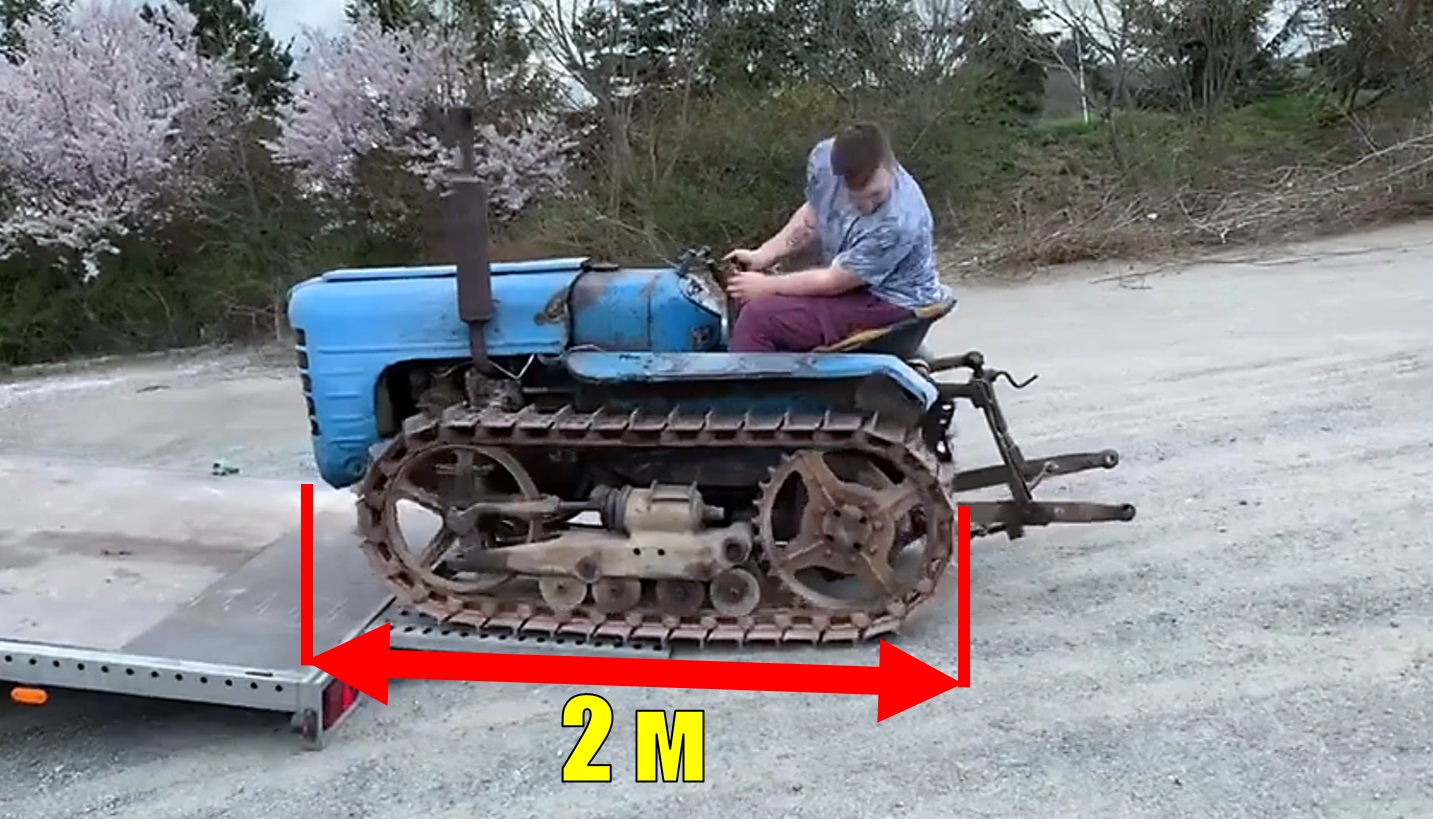 Парень показал "карманный" трактор Zetor 1974 года. Настоящий помощник в хозяйстве. смотреть онлайн