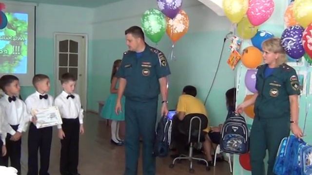 Спасатели поздравили ребят из детского дома с днем знаний