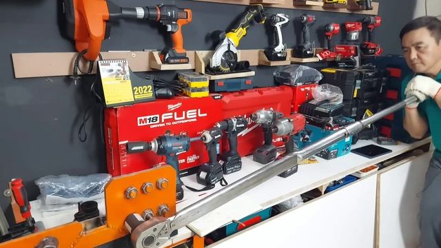 IMPACT WRENCH BOSCH GDS18V-400 смотреть онлайн