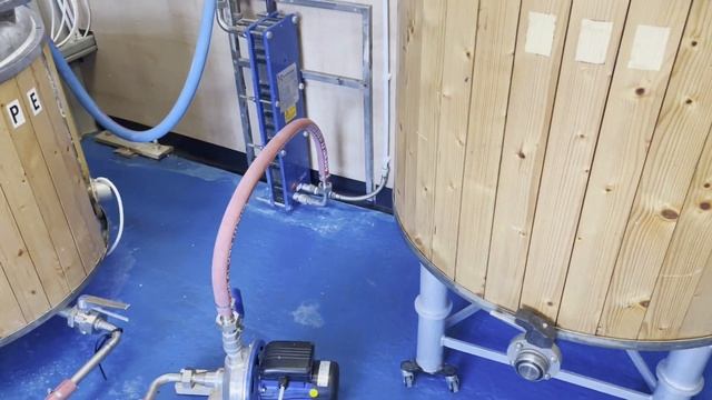 Ep.28 - A bit of waffle then some brewery build action. смотреть онлайн
